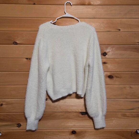 Women's Willow & Wind Sherpa White Fuzzy V Neck Button Front Cardigan Sweater - Picture 4 of 6